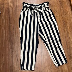 “who what wear” brand. lightly worn. 5”3 hits right at ankles